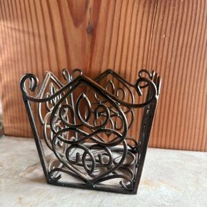 Southern Living Rosedale Metal Plant Holder